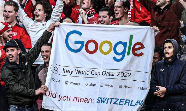 瑞士|瑞士球迷横幅嘲讽意大利：搜索意大利世界杯，你是指瑞士吗
