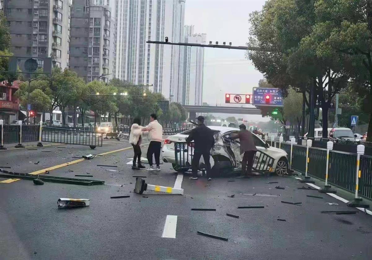 武宜北路车祸图片