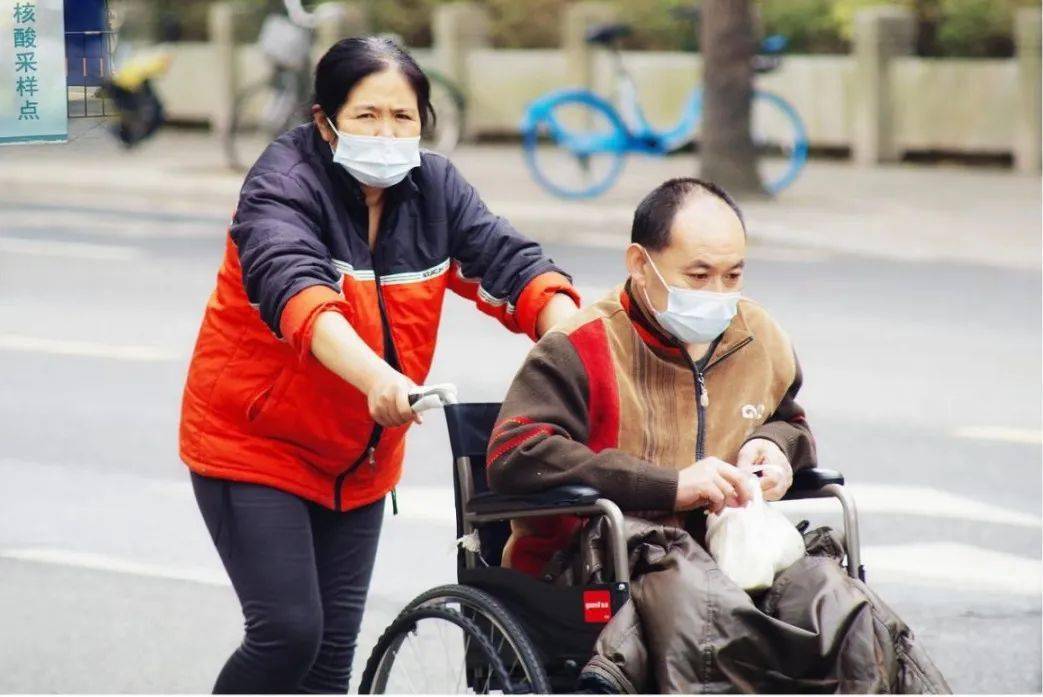 邱子文/摄不哭,阿姨是为我们好.