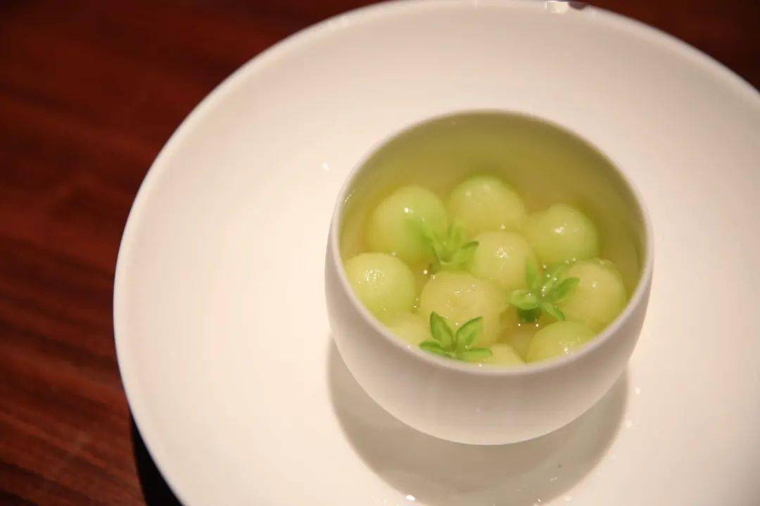 由卢怿明主厨执掌的福和慧,在味道上的表现自然是没得说,而更让人惊艳