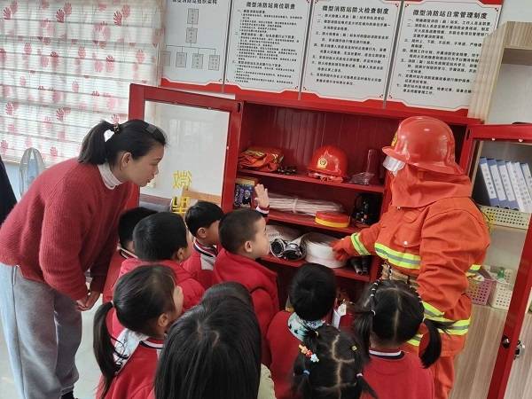 活动|东阳市东江中心幼儿园：演练应急疏散 打造平安校园