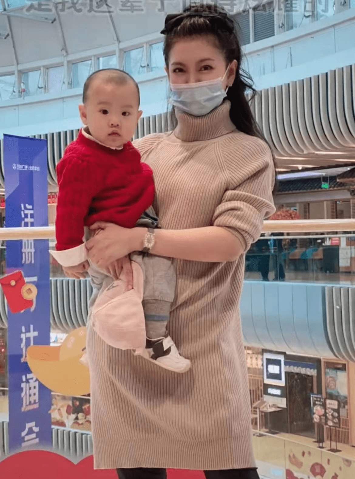 晒与儿子同框照,爸爸身份成疑_赵文琪_老公_网友