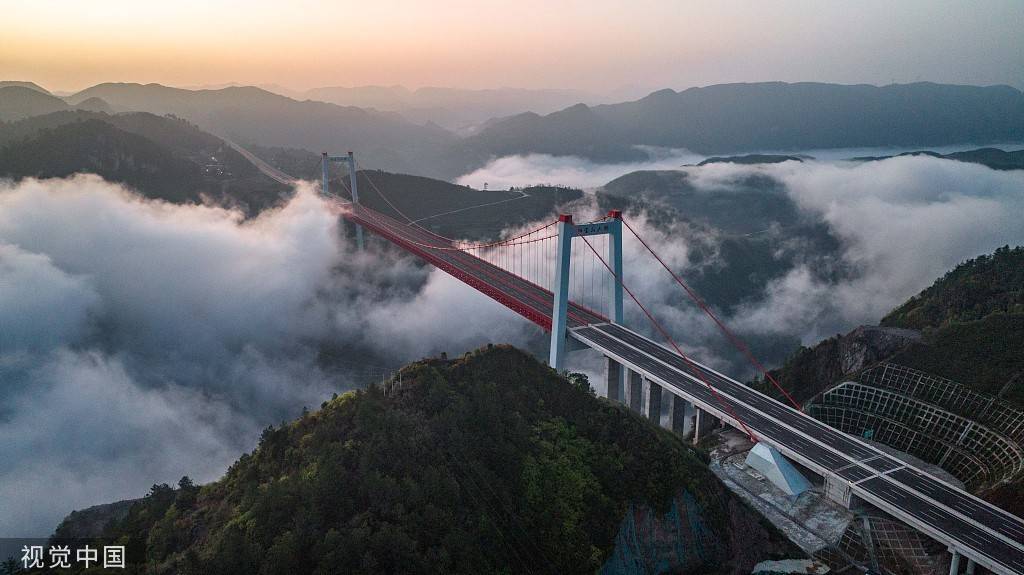 美景|贵州黔南：贵黄高速公路晨雾飘绕 美景宜人