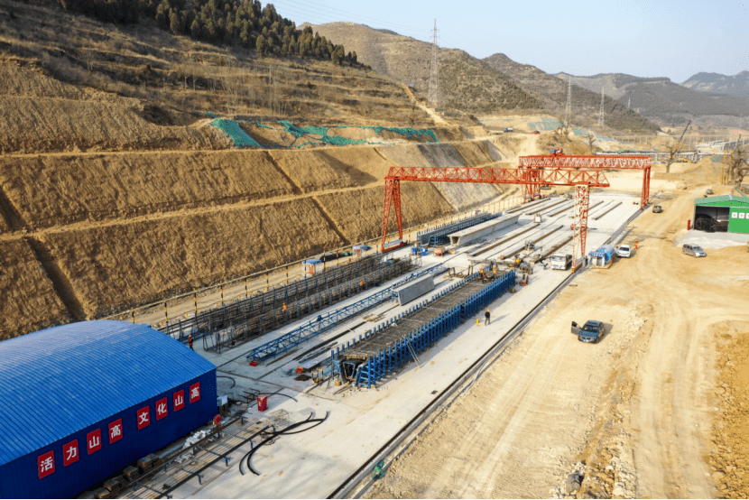 首条隧道双线贯通济潍高速实现首季开门红