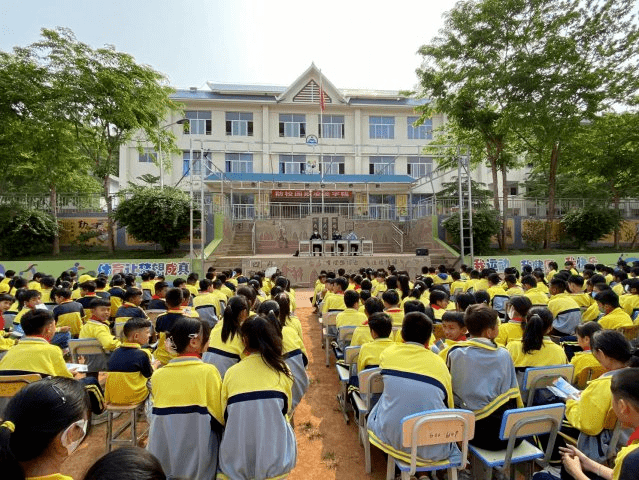 勐海县公安局交通警察大队勐遮中队,勐阿中队,分别到勐遮镇幼儿园