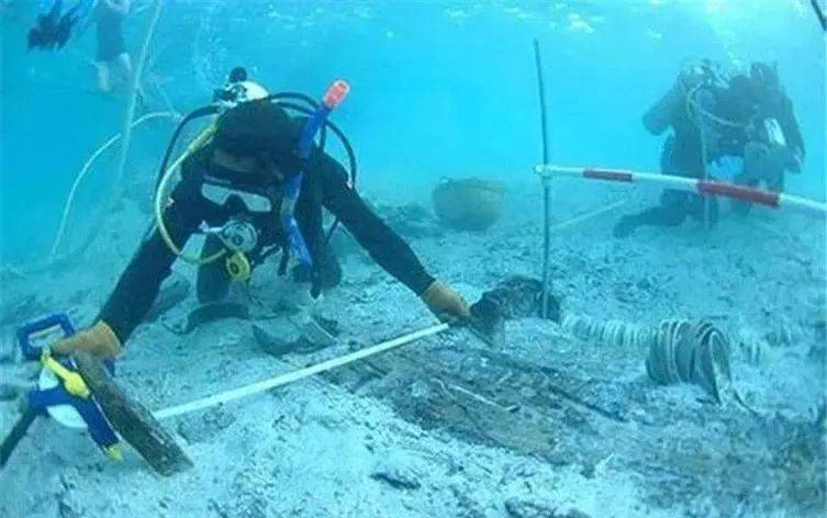 雲南撫仙湖水下發現古城有城牆街道和建築據說航空禁飛水底是屍庫