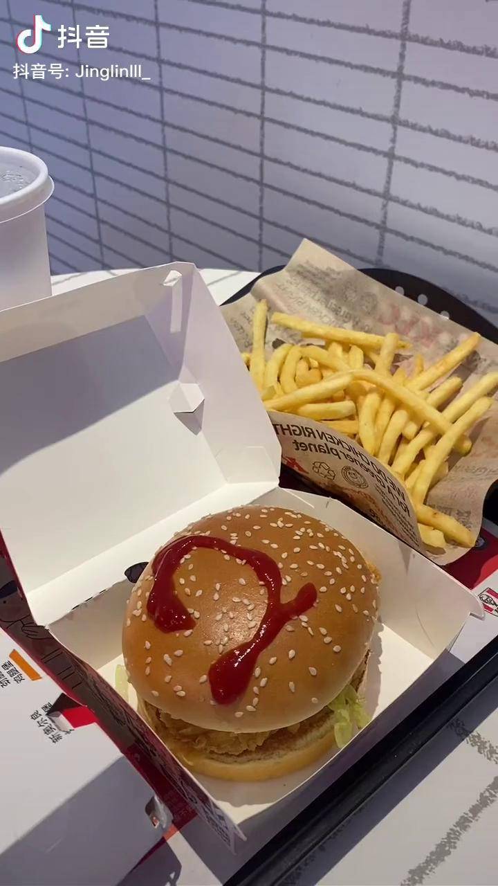 收藏的音乐终于用上了21岁生日快乐肯德基汉堡包生日快乐