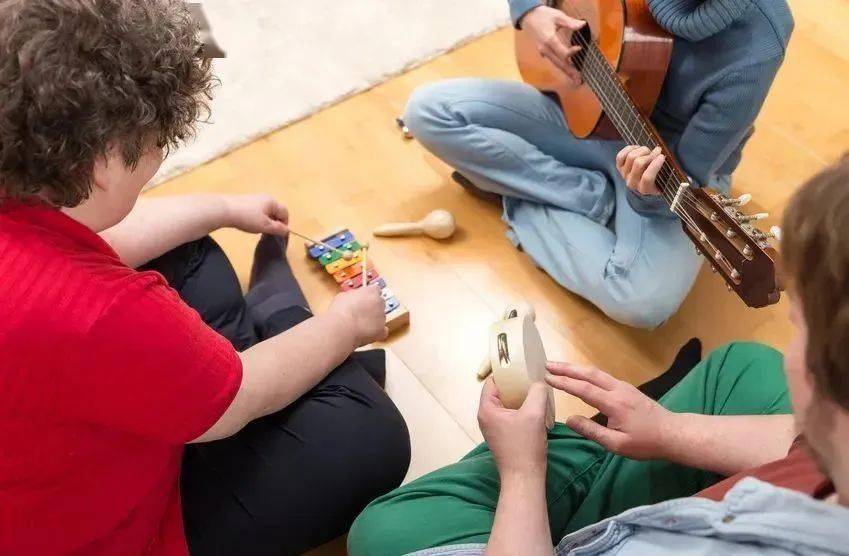 探索音乐疗法在自闭症儿童治疗中的有效应用