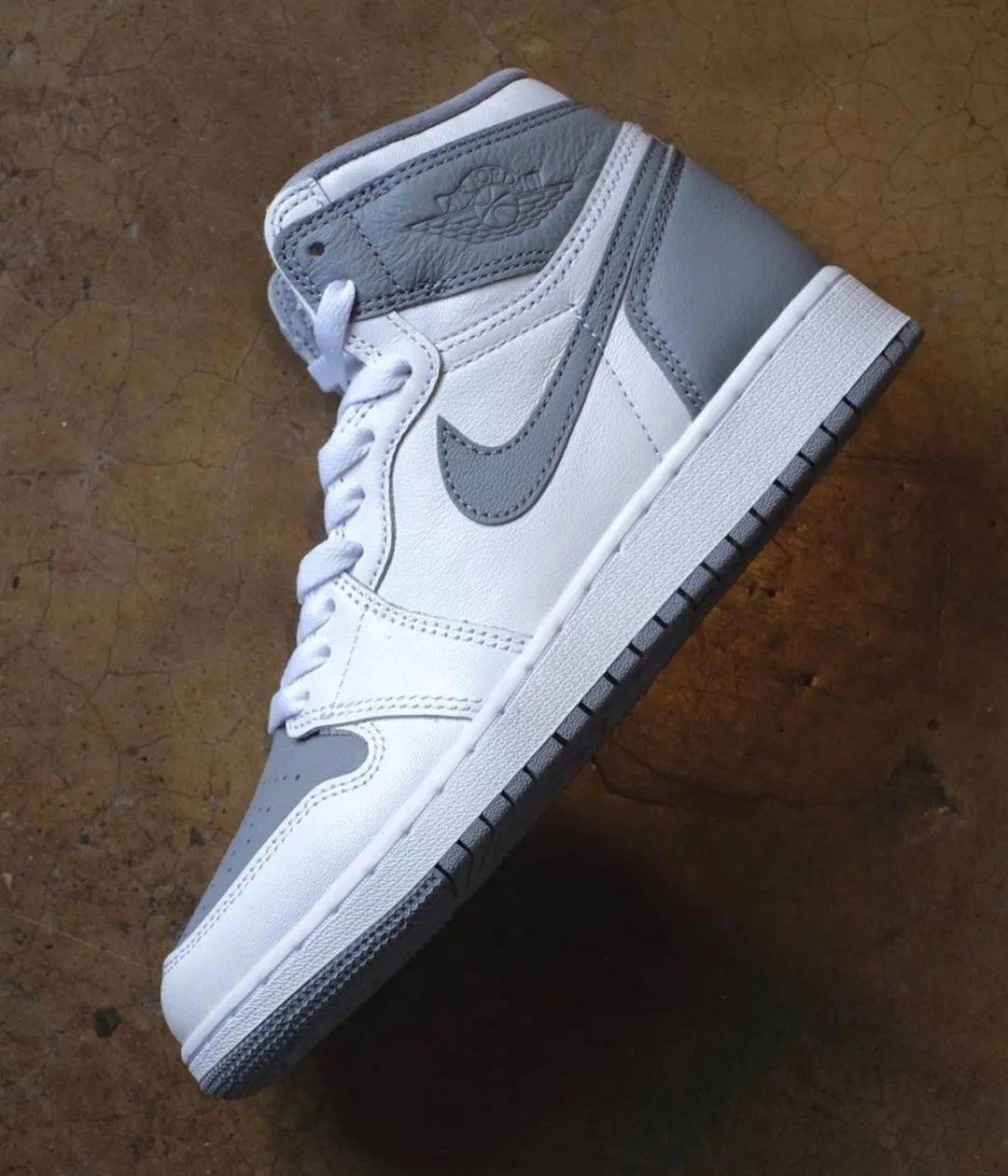 air jordan 1 high og stealth