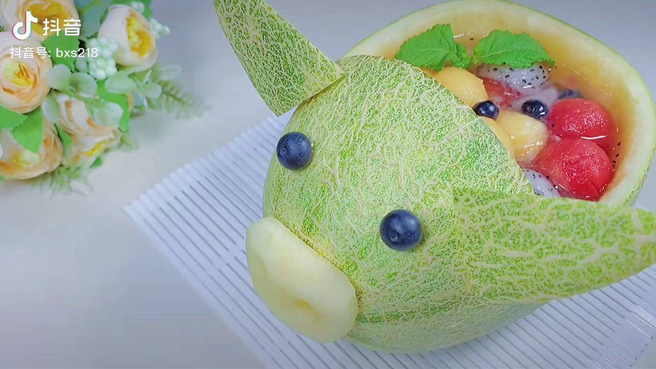 买了个哈密瓜给我的她做一个哈密猪情侣日常抖音美食创作人美食恋爱