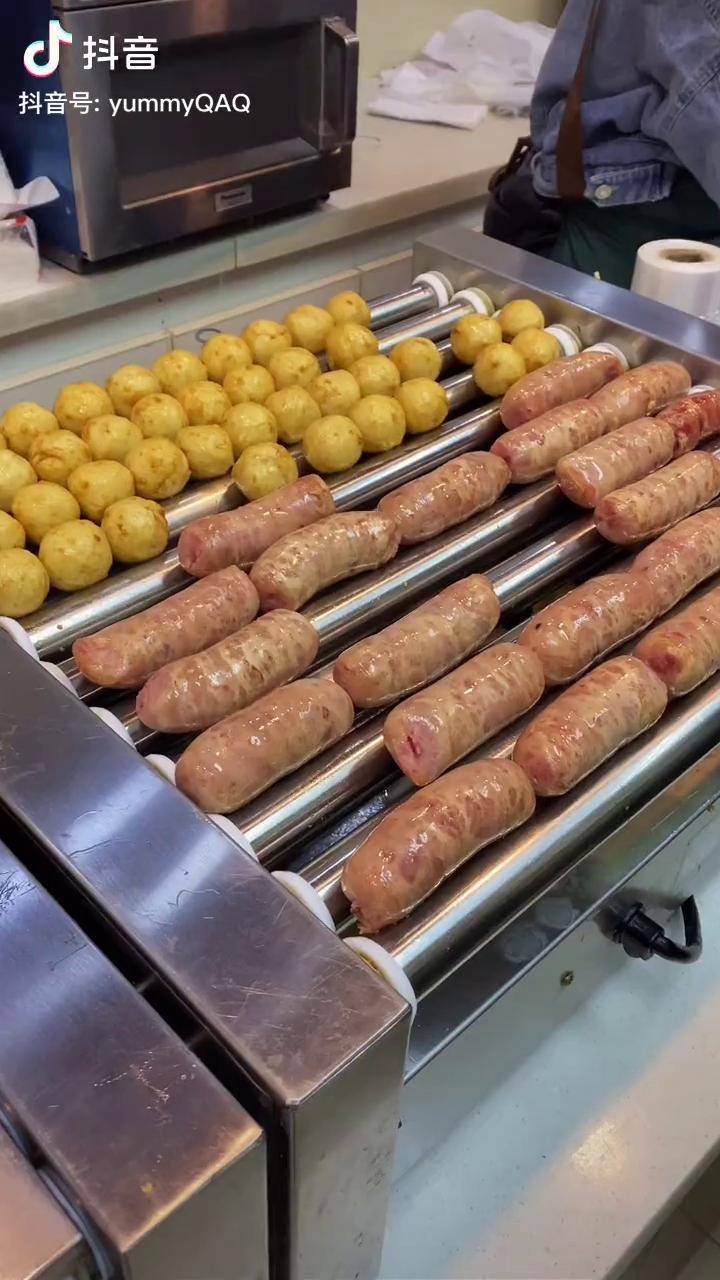 你真好你只是一根躺在暖灯下旋转的便利店烤肠不用上学不用早起不用