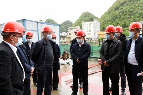 平坝区委书记唐友波调研安全生产工作