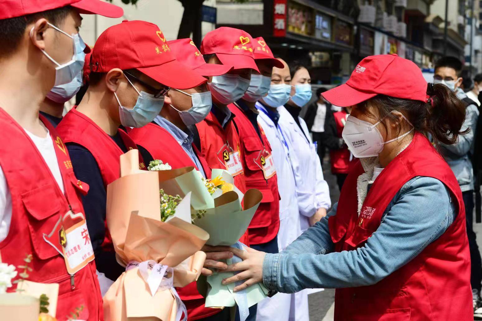 此前,长沙市芙蓉区新冠病毒肺炎防控指挥部发布通知,自2022年4月2日14