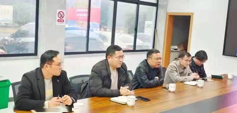 来到联众集团打造的龙游"凤凰部落"未来村,在龙游县委书记祝建东,县