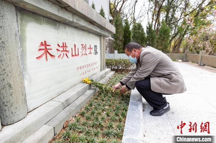 浙江"父子档"接力守陵24年 赓续红色记忆_刘立_烈士陵园_工作