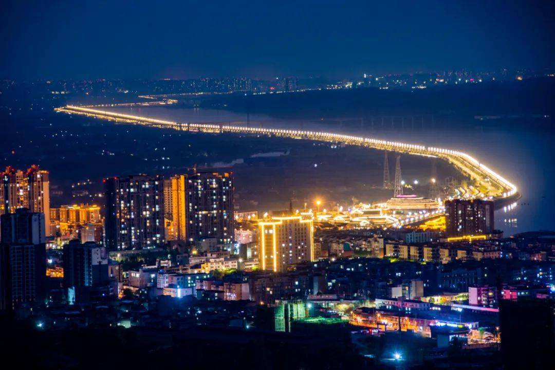 图组视频打卡沙湾夜景新角度