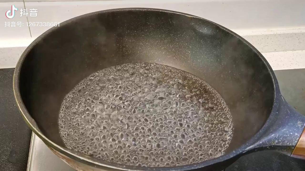 面粉倒进滚烫的开水中瞬间变美食真是高手在民间出锅真解馋