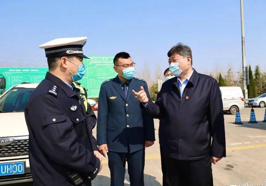 李萬平一行先後來到龍澤華府膠東大藥房,培基學校,保利廣場,龍口火車