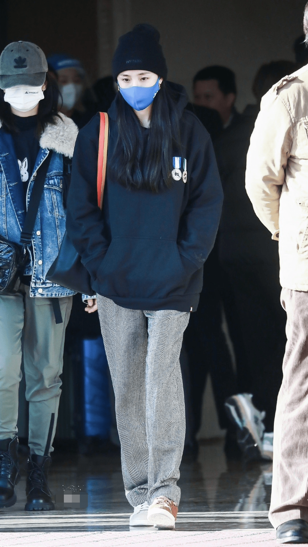 原创杨幂最新写真大片有多美身穿抹胸印花连衣裙尽显复古浓郁气息