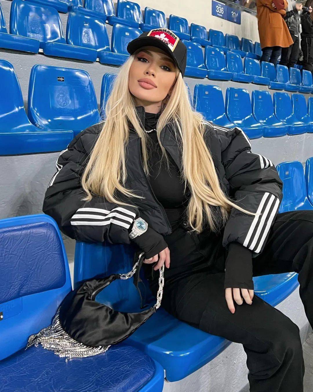 皇马大将米利唐在巴西为女友庆生