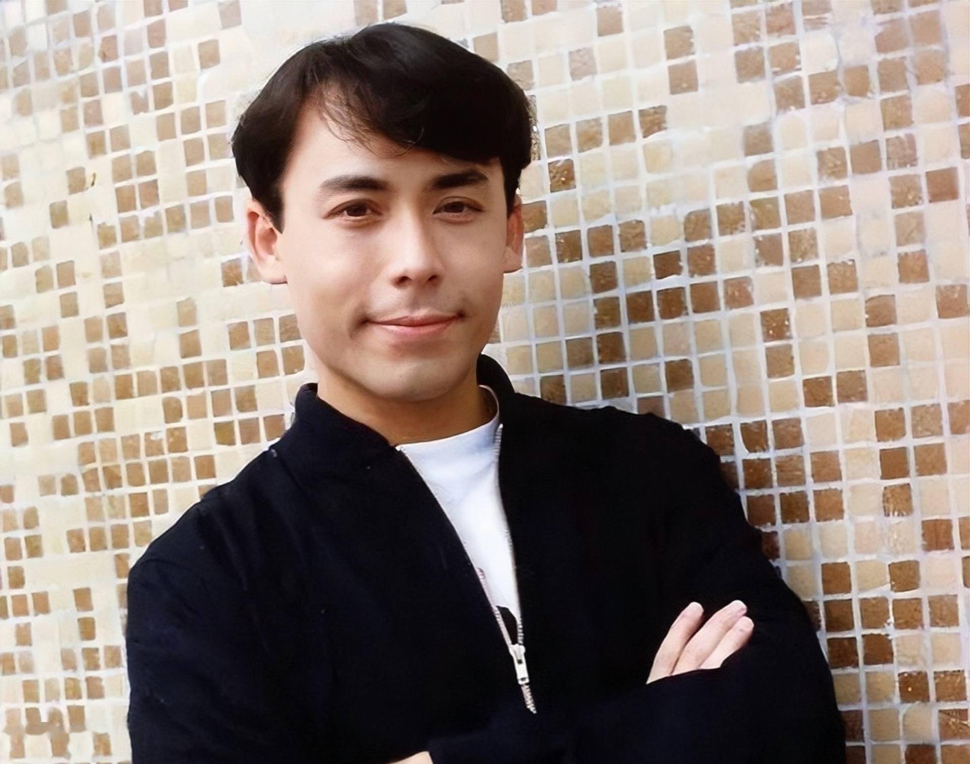 香港知名男星小21岁娇妻疑怀二胎,身材丰满打扮像网红_马荔_雷宇扬