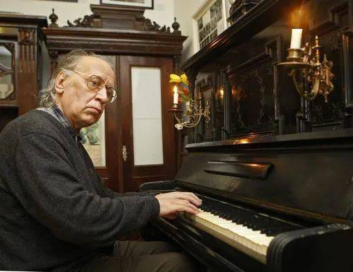 现今85岁的乌克兰作曲家,钢琴家瓦伦丁61西尔维斯特洛夫(valentin
