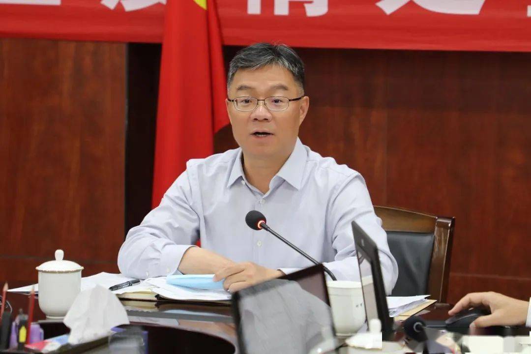 部署全区疫情防控和安全生产工作金湾区召开区委常委会会议