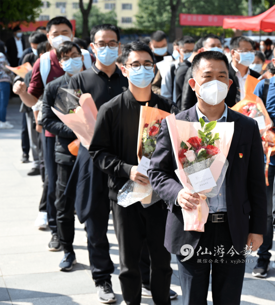 在欢送仪式上,县委副书记陈志挺代表县委,县政府对下沉干部的辛苦付出