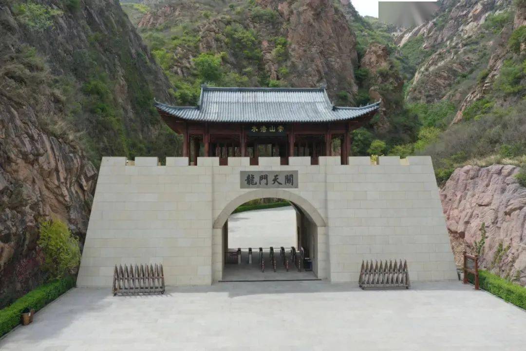 万仞_龙门_白练飞