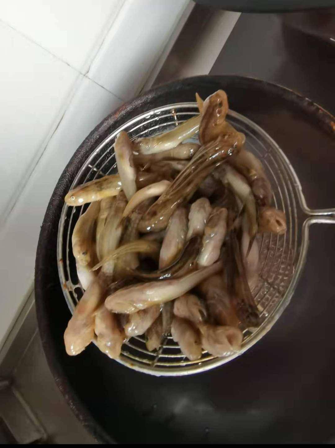 渔人节活动,渔人擒鱼一尾,炸虎鱼一碟!最后祝各位不遇趴地虎