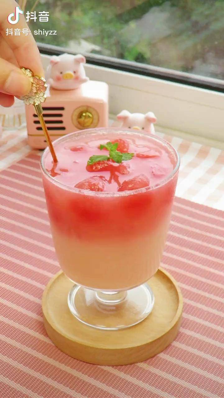 夏日高颜值神仙饮品西瓜养乐多冰冰凉凉的太好喝了夏天的味道西瓜