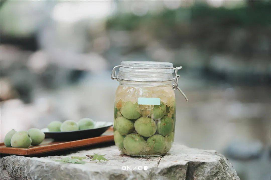 春天啊床都想搬到户外更何况酿青梅酒