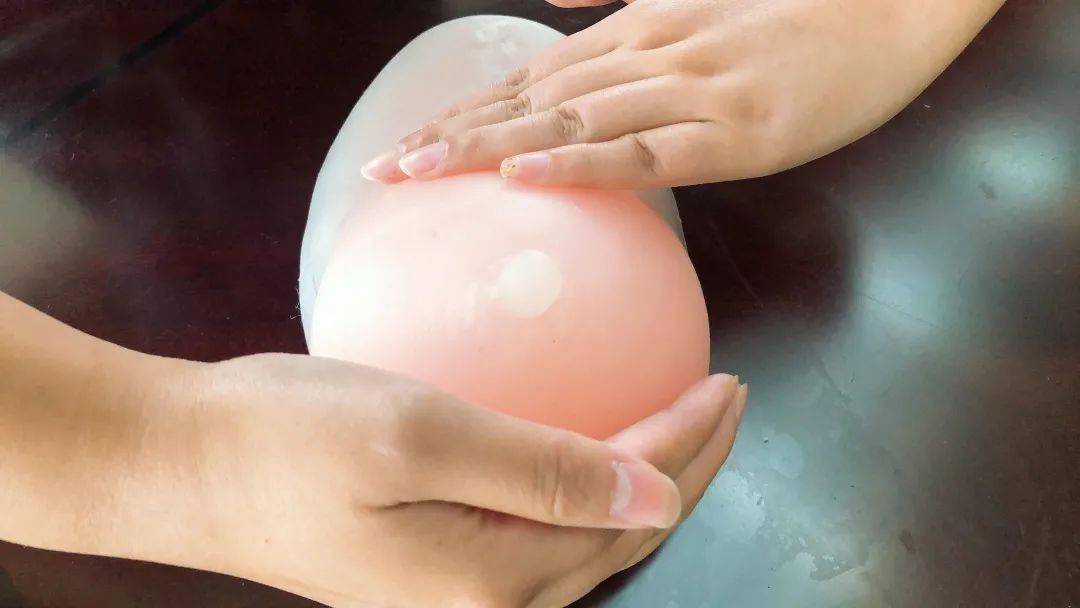 华西派驻专家科普说孕期胸部a变c为了宝宝口粮准妈妈要这样护理