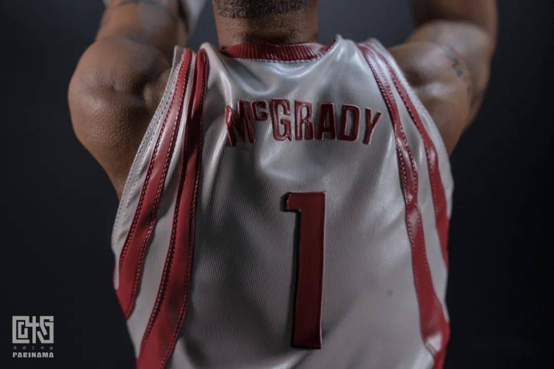 从三维角度还原麦迪近20年前的样貌细节,绷紧的肌肉,起伏的表情,舒张