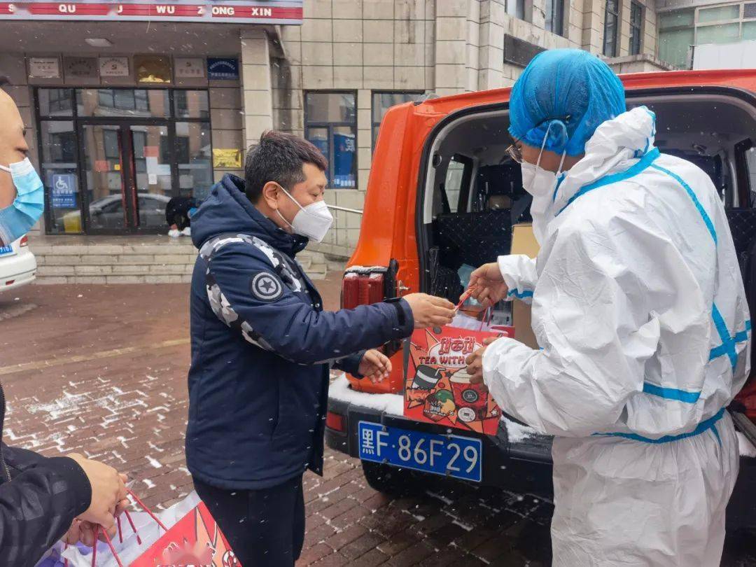 战疫情61一线党旗红十二伊春市文艺志愿者协会抗疫纪实风雪中的坚守