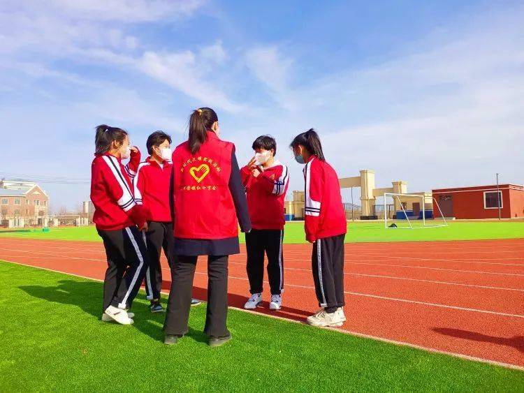 近日,阿荣旗红十字会志愿者服务队深入旗岭东特殊教育学校,开展主题为