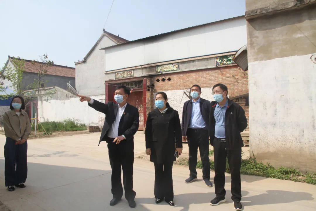 柘城县交通运输局县领导蒋云兰孙文涛到安平镇督导人居环境整治疫情