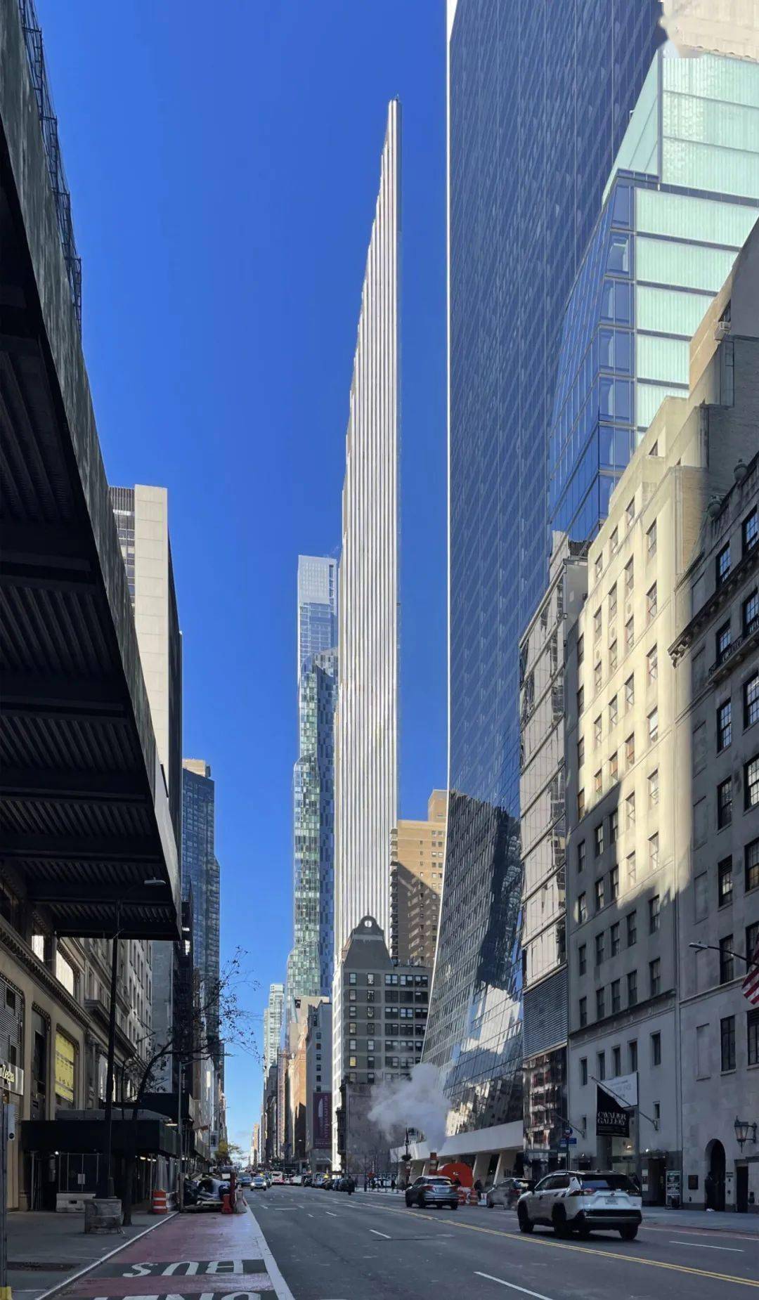 the steinway tower纤薄的外形从最近公布的实景照片可以看出一直备受