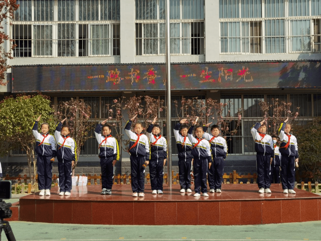 在世界讀書月即將來臨之際,2022年4月2日,開封市理事廳街小學東西校區