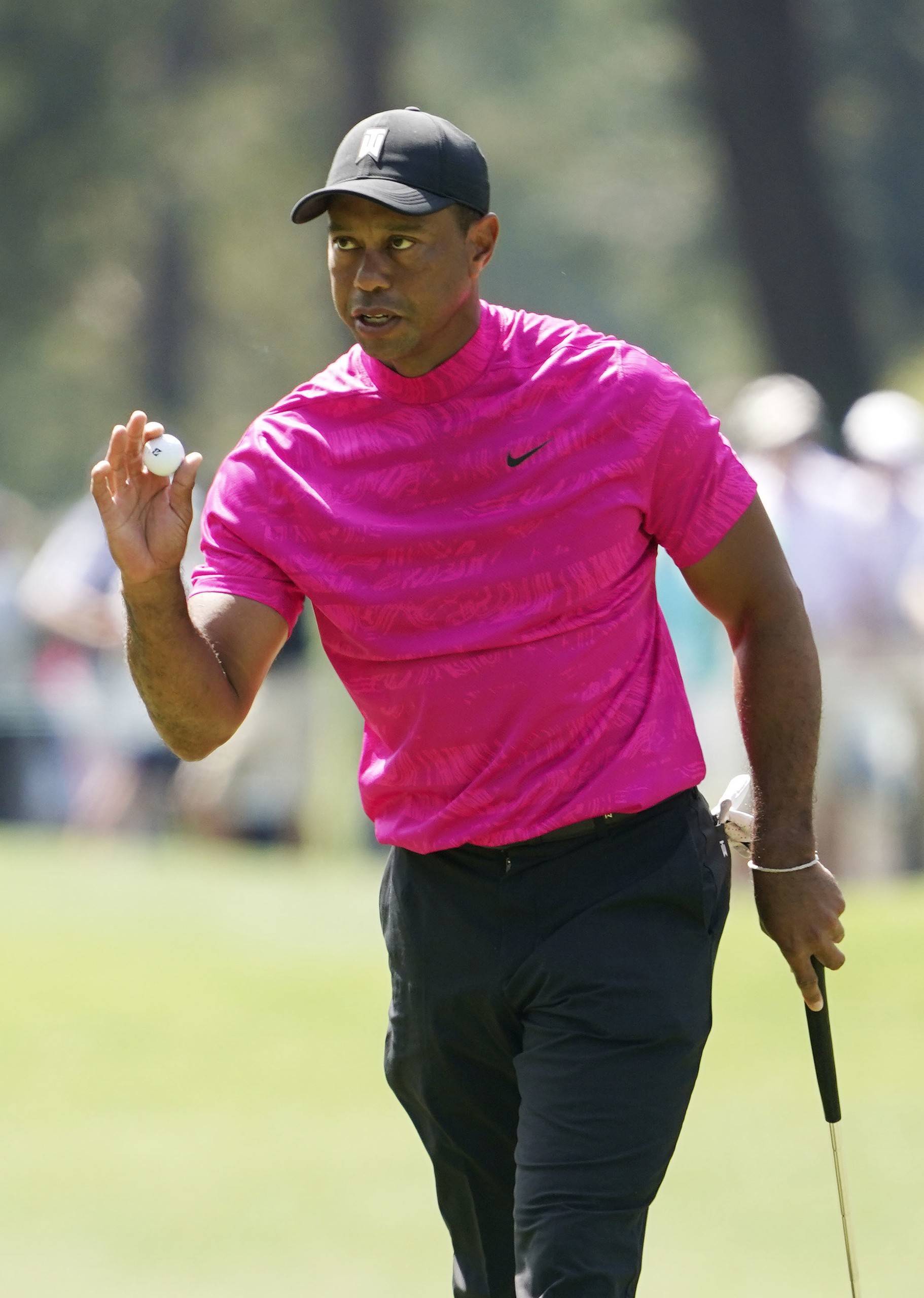 能走路都是奇迹他却毅然回到赛场伍兹无愧高尔夫传奇