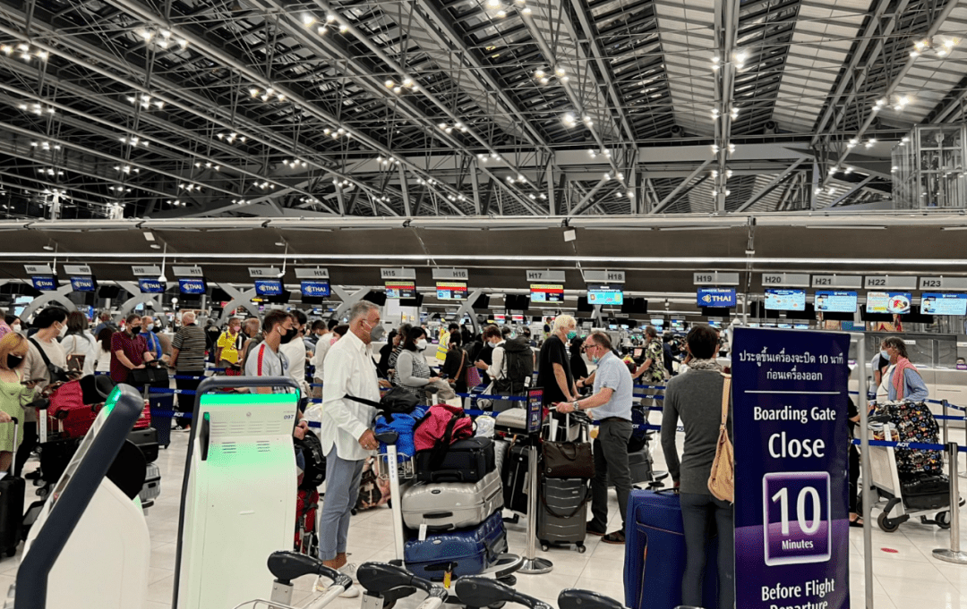 曼谷机场爆满人山人海只因一个政策修改过万澳洲游客入境