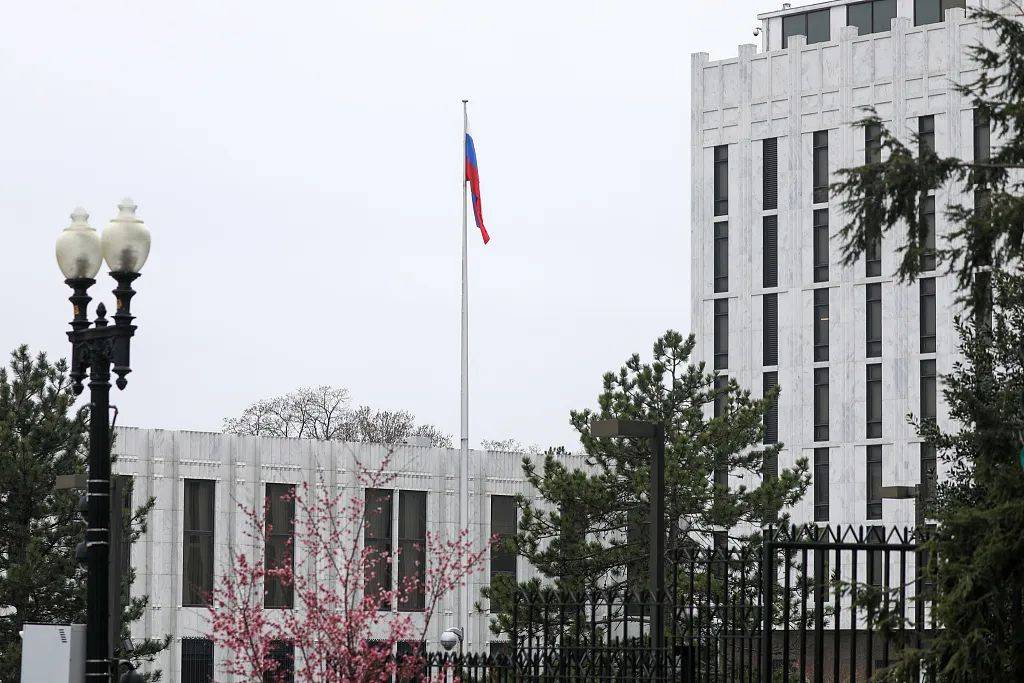 俄罗斯决定驱逐45名波兰外交官 限5天离境