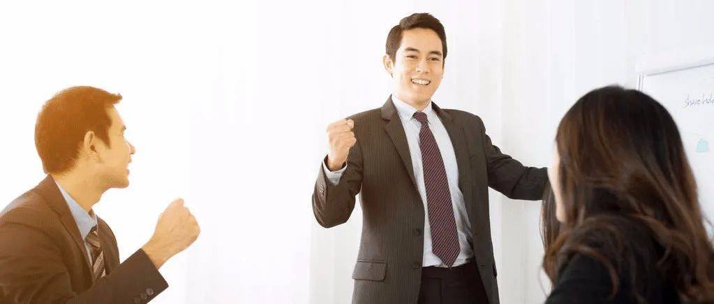 真正厉害的人,职场面对挑战,三种表现让你信服_在职_人际_思考