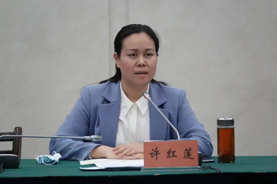 市委副书记,市长许红莲指出,要认清疫情防控中的各类风险点,做到思想