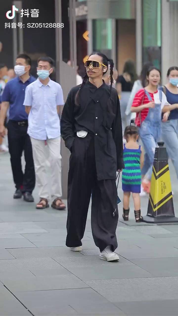 成都是一座包容性特别强的城市成都太古里蜀都街拍