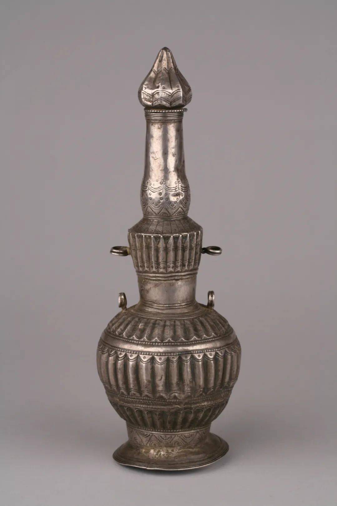 看古今国家三级文物清复合纹四耳银瓶