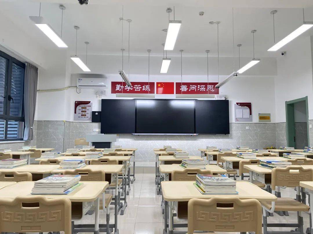 陕师大附中陆港中学图片