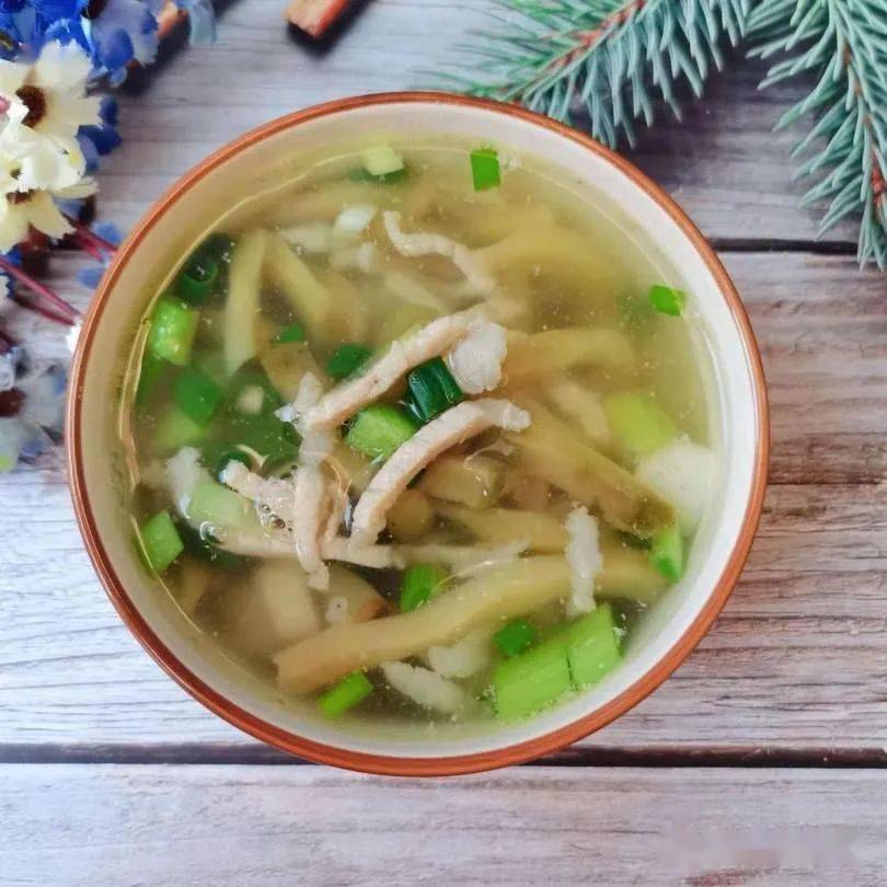 花生面包,水果午餐:香米饭,醋溜沙虾,莴苣炒香干,山药梅条肉汤早点