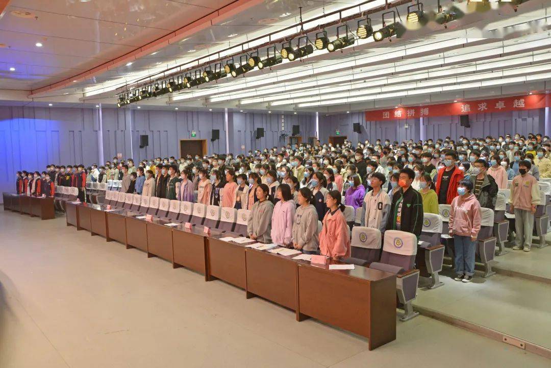 喜迎二十大永遠跟黨走奮進新徵程泗縣三中團校舉行春季學期開班儀式暨