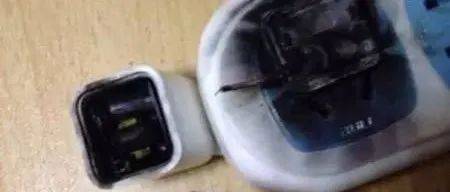 充电器长期不拔会爆炸?!_火灾_线圈_电流